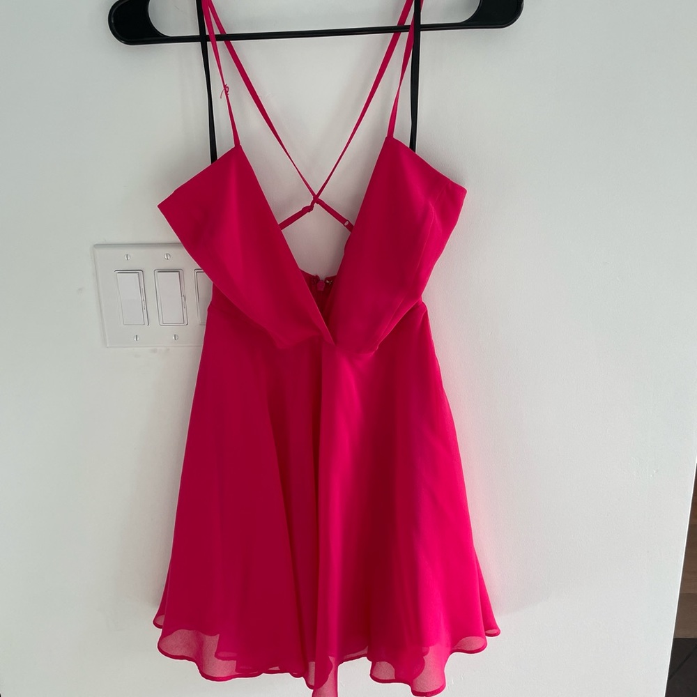 BEBE Flowy fuchsia summer dress